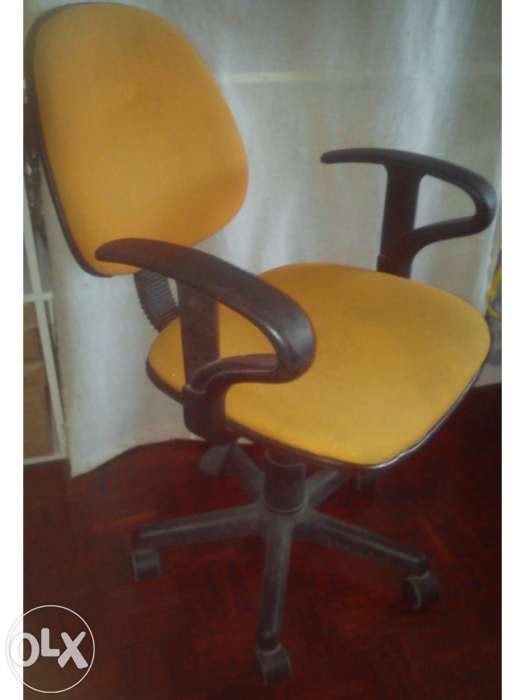 Cadeira com rodas, cor-de-laranja