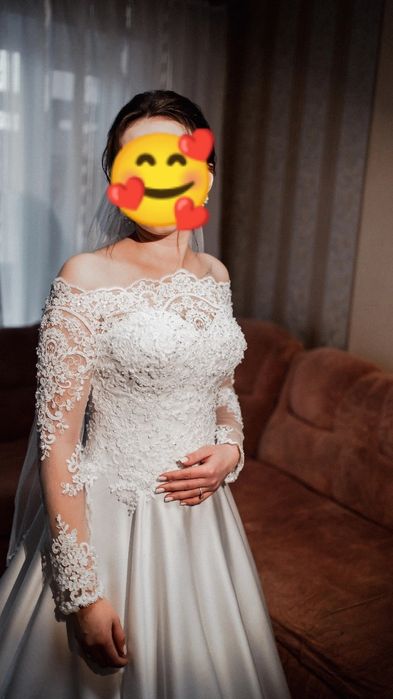 Продам весільну сукню