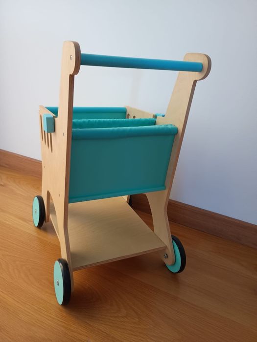 Estante e carro das compras para criança