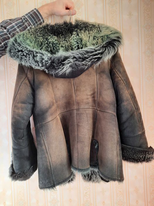 Kożuch naturalny z kozy z wielkim kapturem