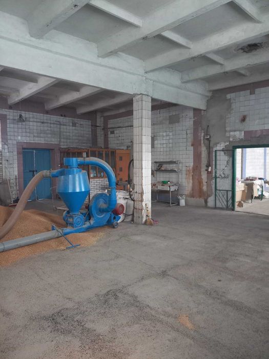 Виробниче примішення для бізнесу.