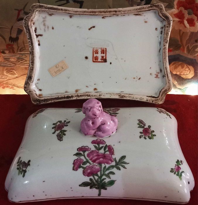 Bonita e Antiga Caixa de Joias Porcelana Chinesa, Família Rosa.