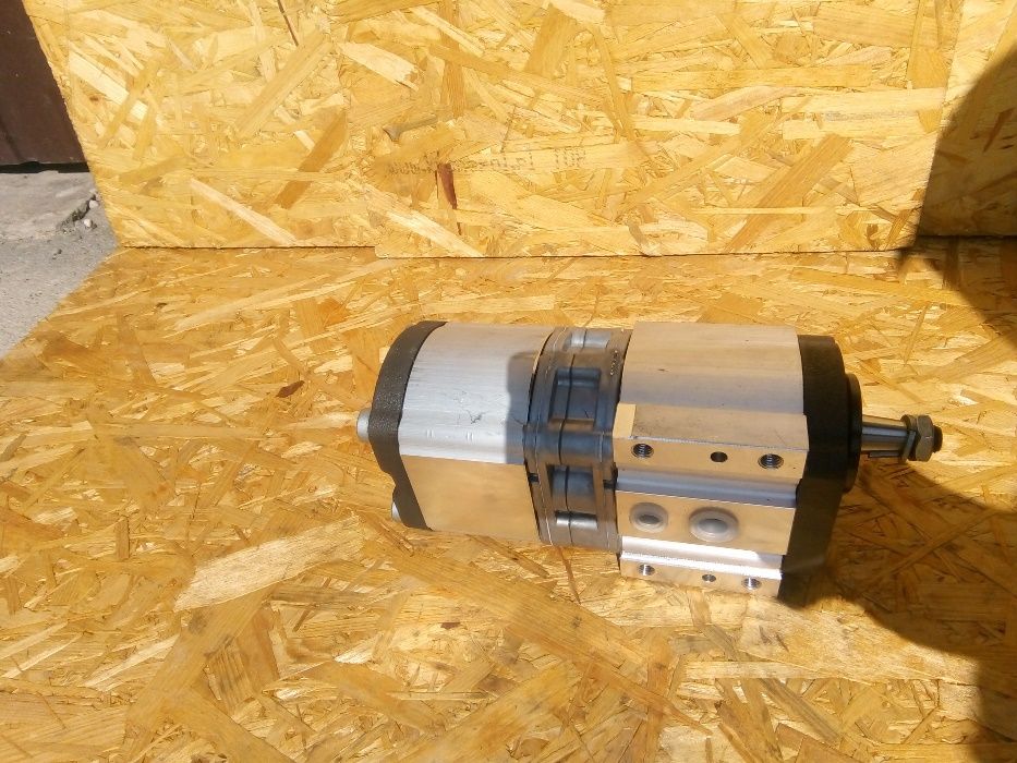 Pompa hydrauliczna Bosch Rexton Massey Ferguson Renault Ares 610, 6180