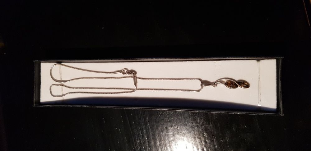 Łańcuszek z zawieszką z bursztynami srebro 925