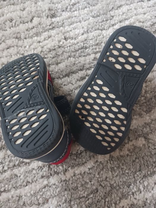 Взуття бва варінти босоніжки та туфлі