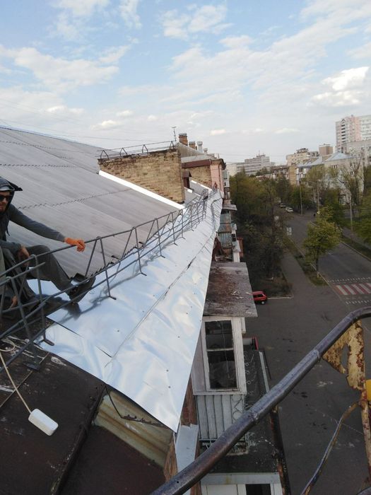Ремонт даху та покрівлі. Усунення затікань, монтаж водостоків та парапетів. Дах під ключ. Гарнатія якості.Ремонт криши.