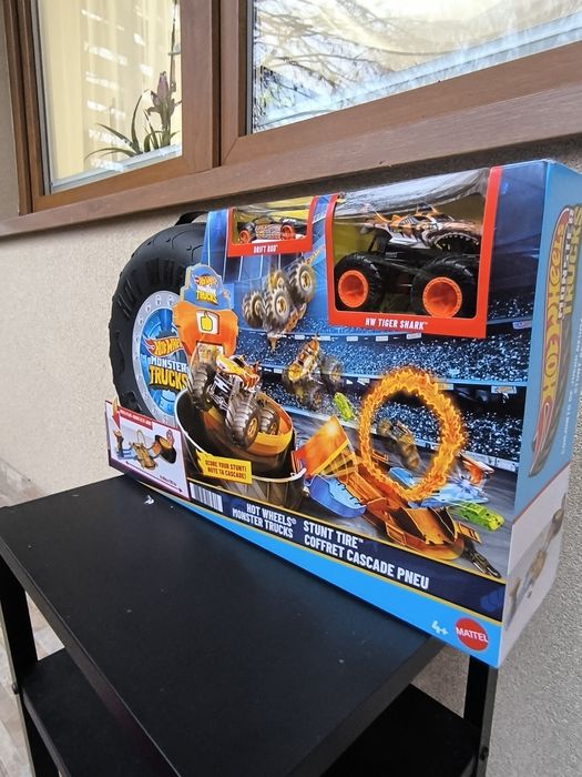 hot wheels monster truck zestaw kaskaderska arena + 2 autka, zestaw
