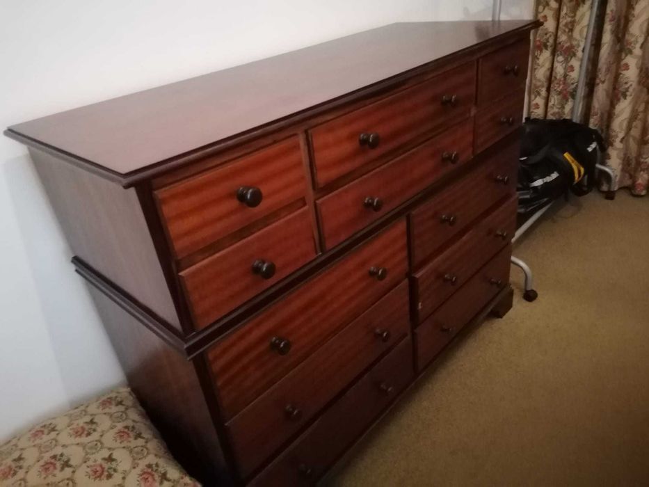 Cómoda madeira c/ 12 gavetas