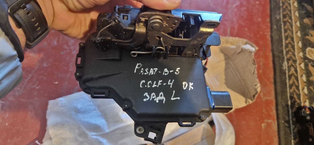 Замок задніх дверей лівий Golf 4, Passat, Bora, Skoda, Seat