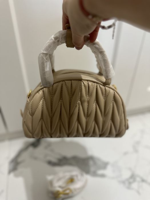 Torebka bezowa kuferek miu miu