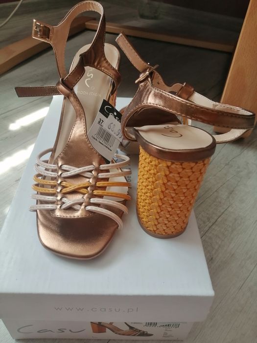 Sandały nowe, ciekawy fason