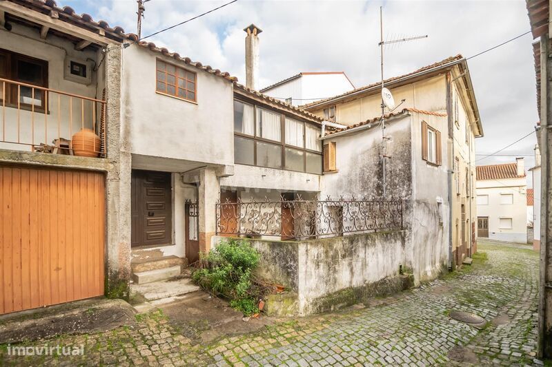 Moradia em Banda T2 / Covilhã, Peso