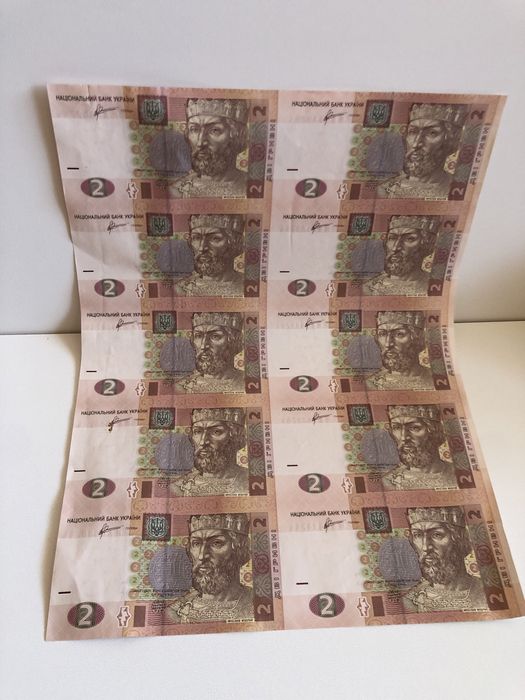 Гривні справжні не розрізані