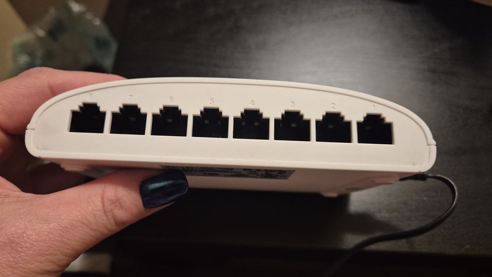 switch sieciowy D-Link DGS-1008D – czyli 8-portowy gigabitowy przełącz