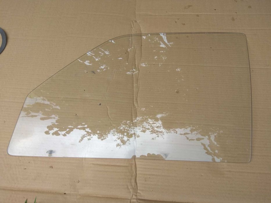 BMW 7 E23 Стекло двери  Л. 51321879693 и  П. 51321879694 Original BMW