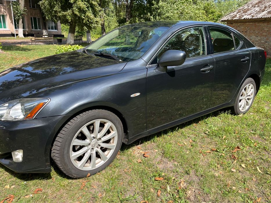 Продам Lexus is 220d