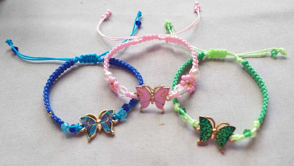 10 Pulseiras em Macramê com Borboletas em diversas cores