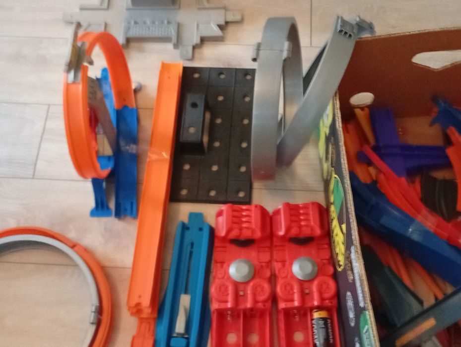 Tory wyścigowe  hot wheelss
