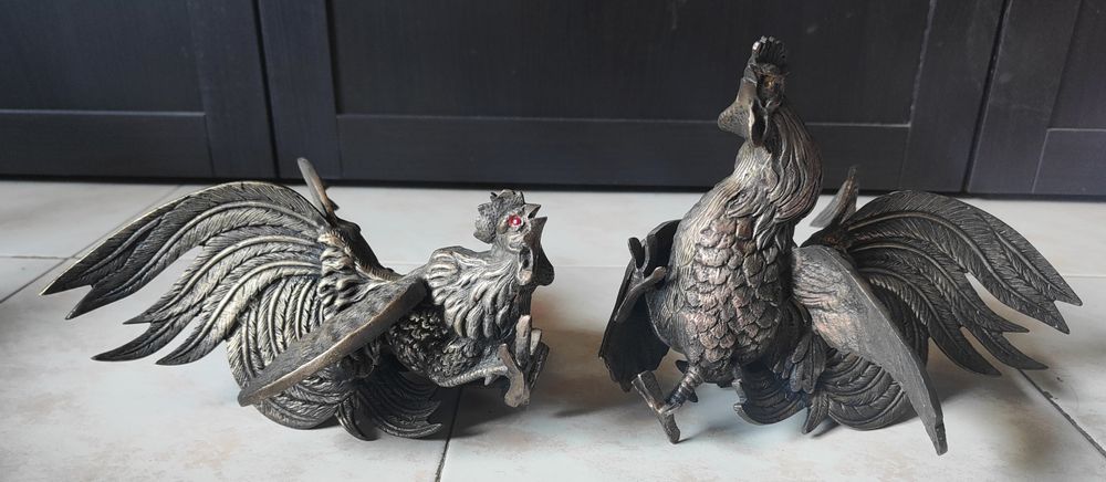 Conjunto de dois galos em latão