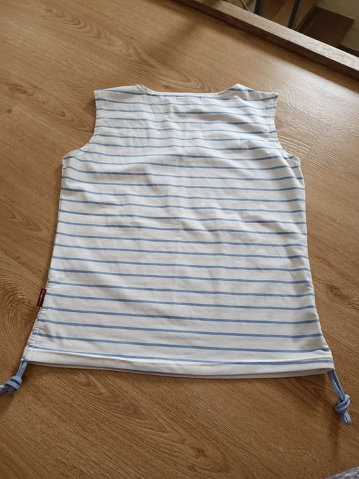 Bluzka w paski dekold V