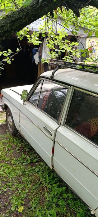 Автомобіль ваз 2106