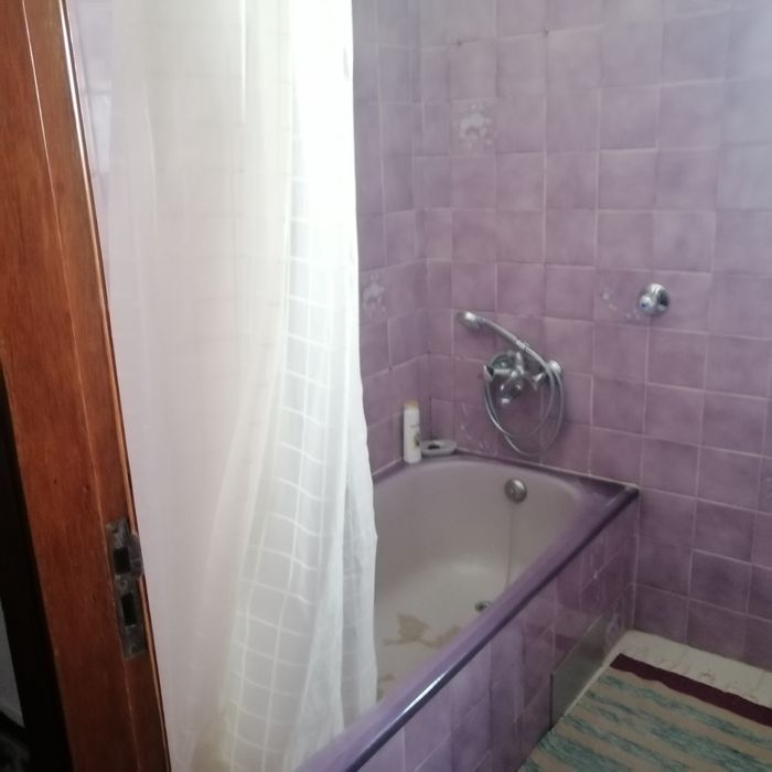 Quarto para arrendar no centro de Santarém