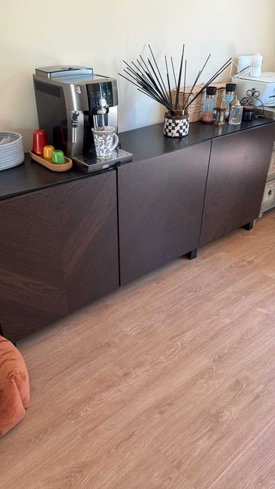Vende-se aparador em preto/castanho com portas