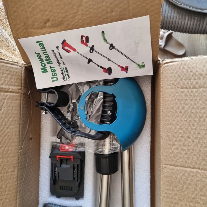 Akumulatorowa podkaszarka na baterie typu Makita