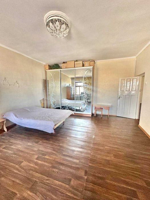 Продам квартиру в центре города.