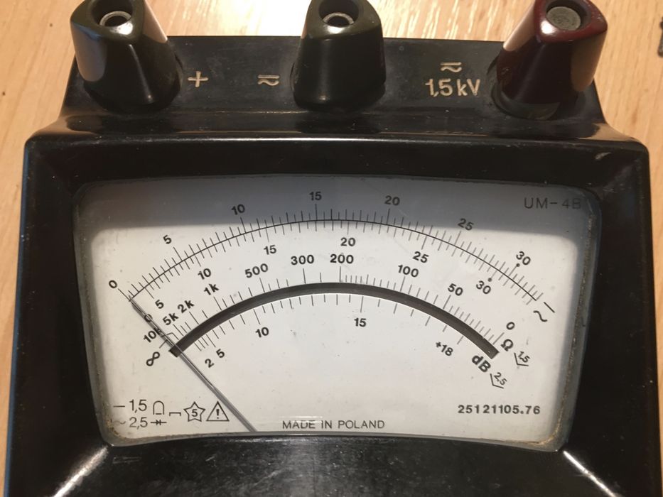 Miernik analogowy UM 4B