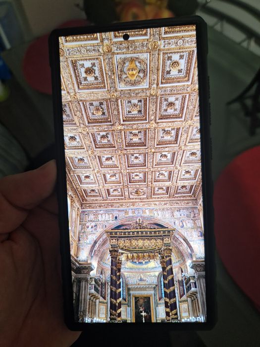 Samsung S24 Ultra de 1TB com o vidro partido na esquina. Veja as fotos