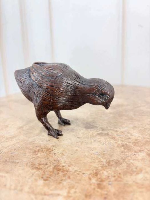 Figurka Kurczaka z Brązu – Rzeźba Dekoracyjna – Miniatura