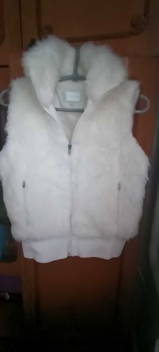 Продам меховый жилет.