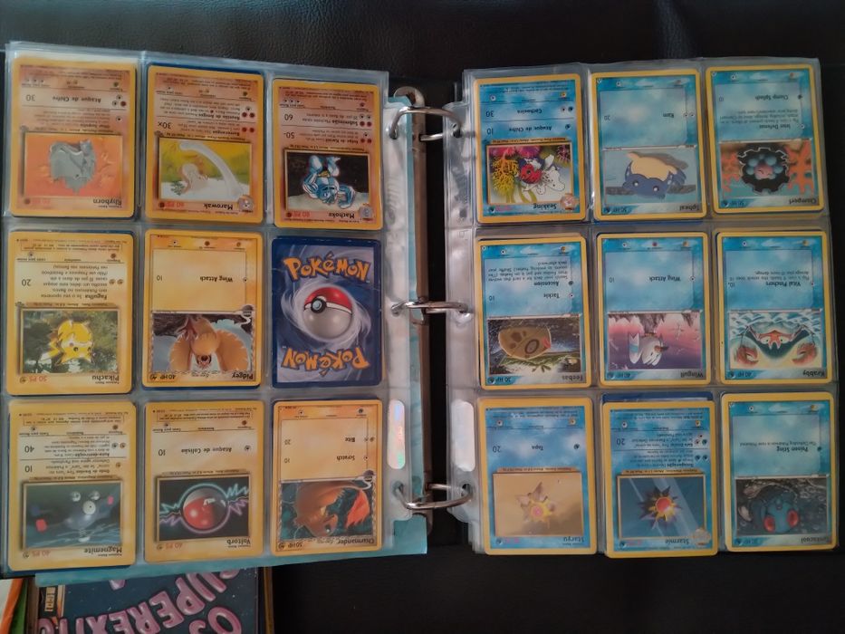 +/- 300 cartas Pokémon