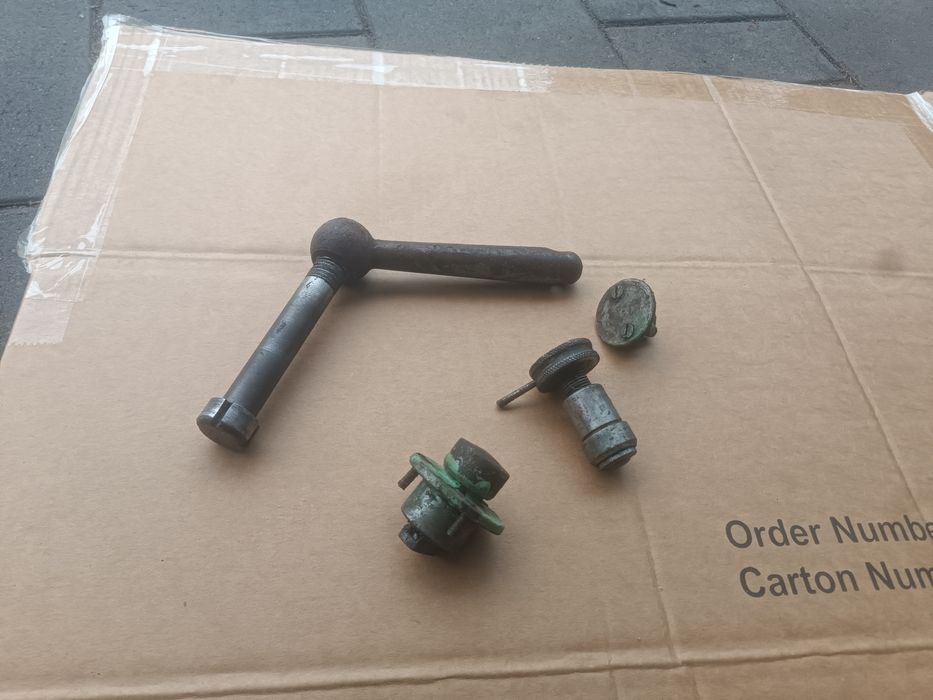 pokrętło blokady  do wiertarka stołowa Ws 15