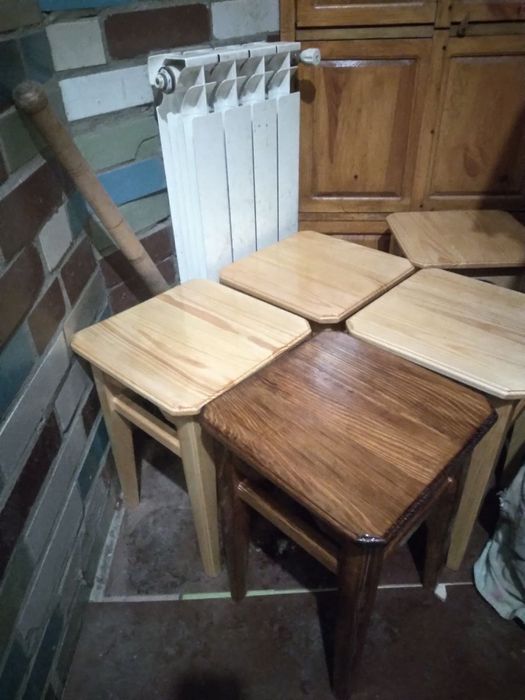 Табурети нові кухонні