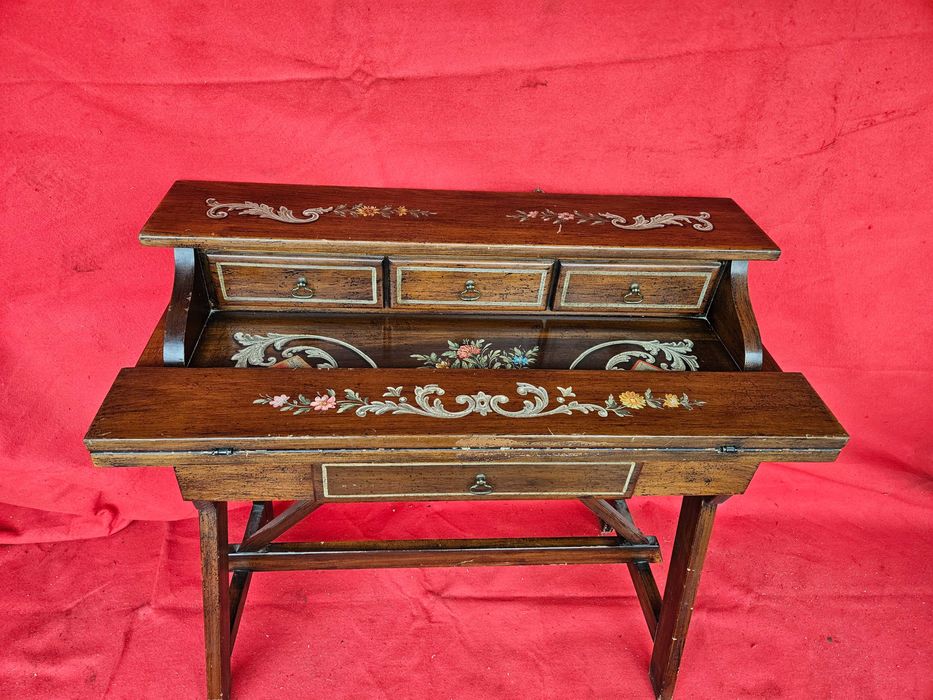 Secretária de estilo holandês