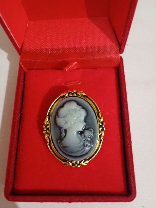 Broszka camea metalowa
