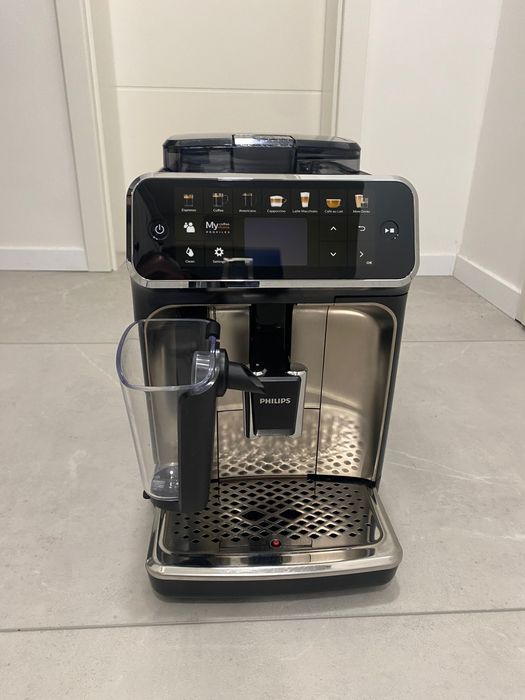 Кавоварка Philips EP5547 LatteGo