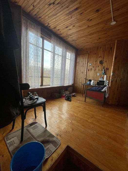 Дача зі Зручностями, Каміном та Грубою