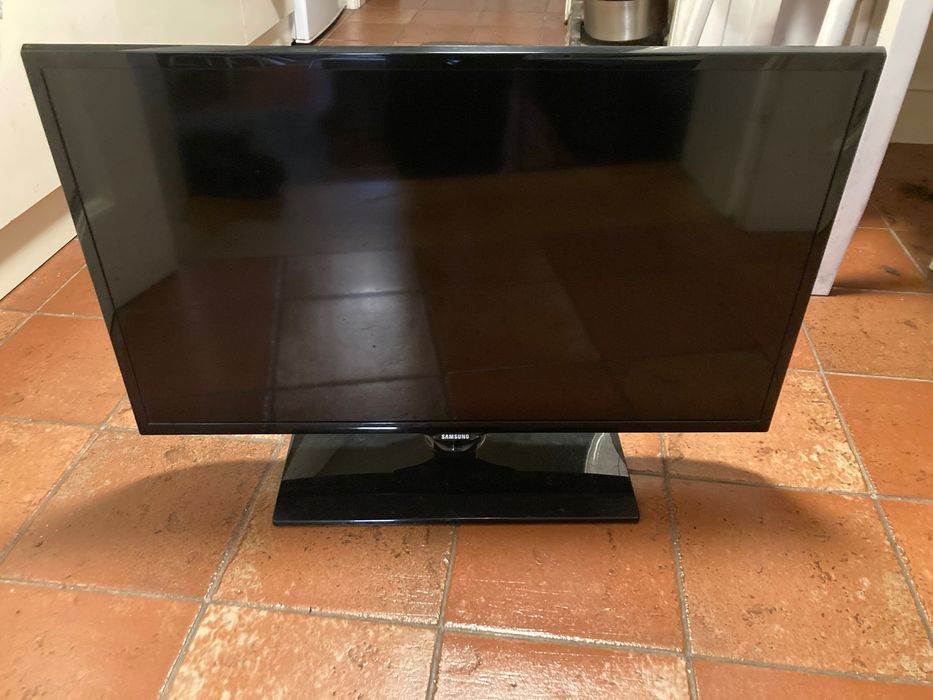 Televisão SAMSUNG LED FULL HD 32" UE32f500 *avariada*