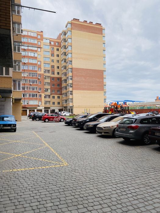 Квартира подобово:Сучасна квартра біля центру .
