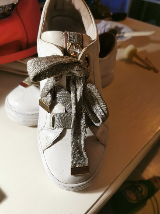 Ténis em pele da marca DROPP