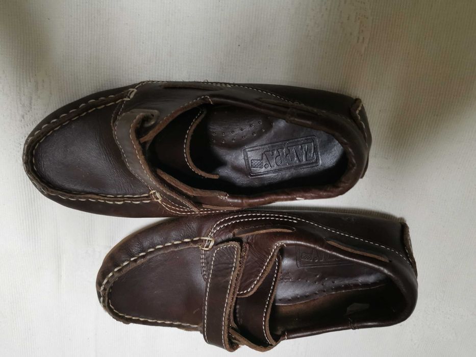 Sapatos em pele tam. 33 de menino. Excelente marca, como novo