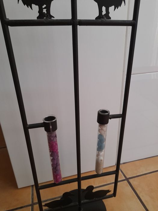 Castiçal  em ferro  de pé alto