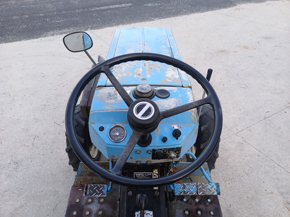 Trator hinomoto 4x4 com documentos