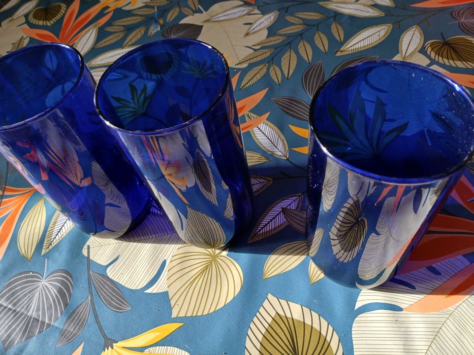 6 wysokich szklanek kobaltowych produkcji kanadyjskiej