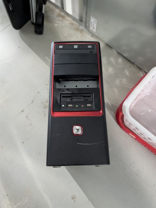 Computador de Secretária - Para peças ou restaurar