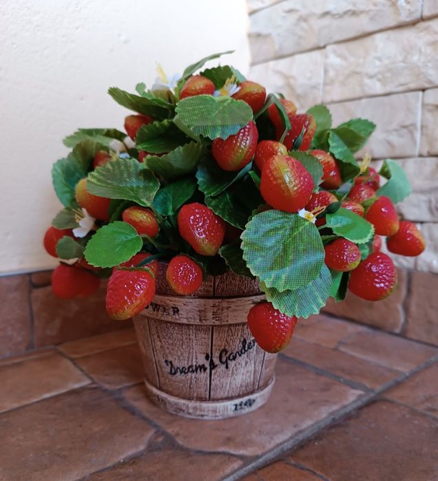 Штучні композиції з ягодами