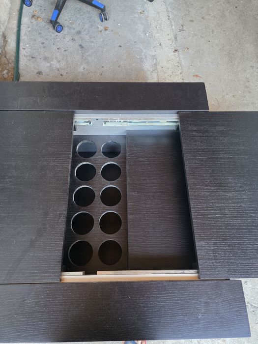 Mesa de centro com garrafeira